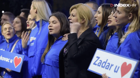 VIDEO Pogledajte kako je Kolinda zdušno pjevala u Zadru